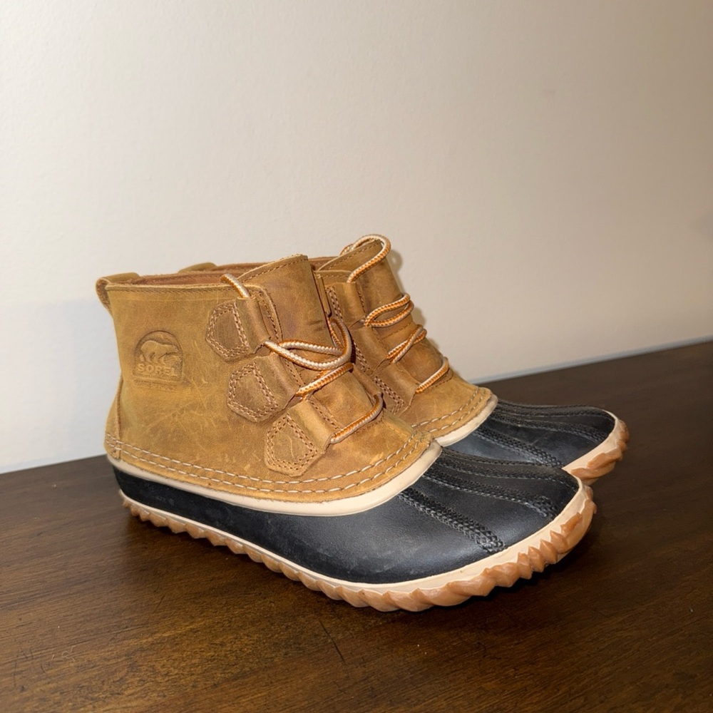 Sorel Out N About NL2133-286 Women's US 6.5 Tan Leather Lace-Up Duck Boot